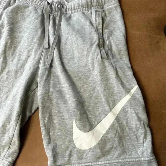 NIKE SPORTSWEAR CLUB FLEECE SHORTS TRAINING SWOOSH ADULT MENS S -Small Flaw - Picture 3 of 8